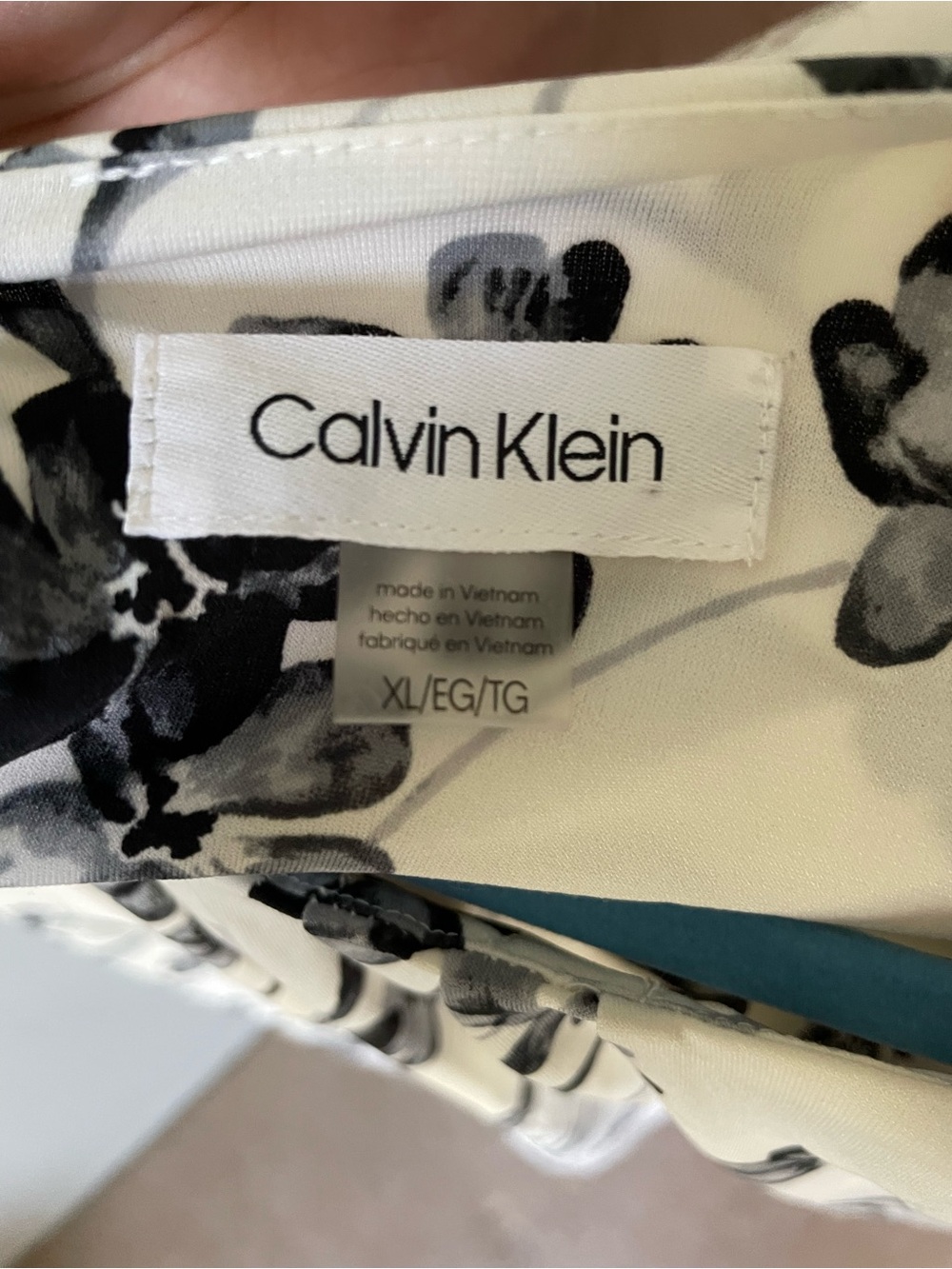 Calvin Klein White Black Floral Pleated Neck Sleeveless Blouse XL - Picture 3 of 4
